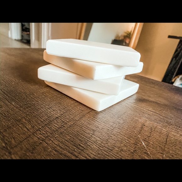 White lightly marbled coasters (set of 4) - Picture 2 of 3